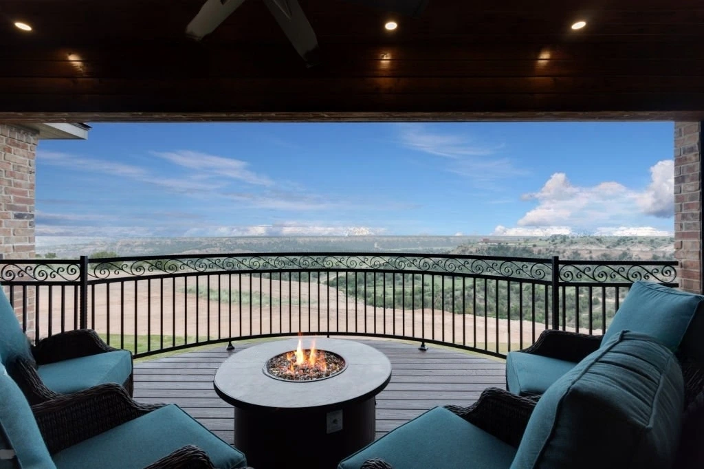 outdoor patio and fire pit